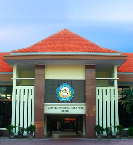Tampak depan UNP Kediri.jpg